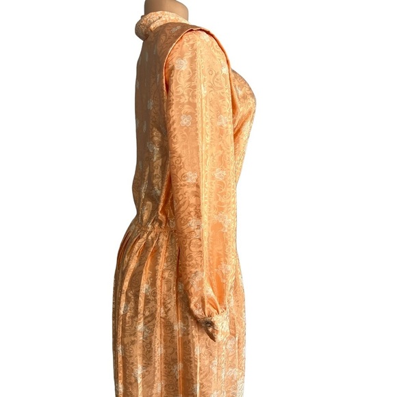 3/$30 🍂 Schrader Vintage Orange and Cream Satin Pleated Dress - Picture 4 of 10